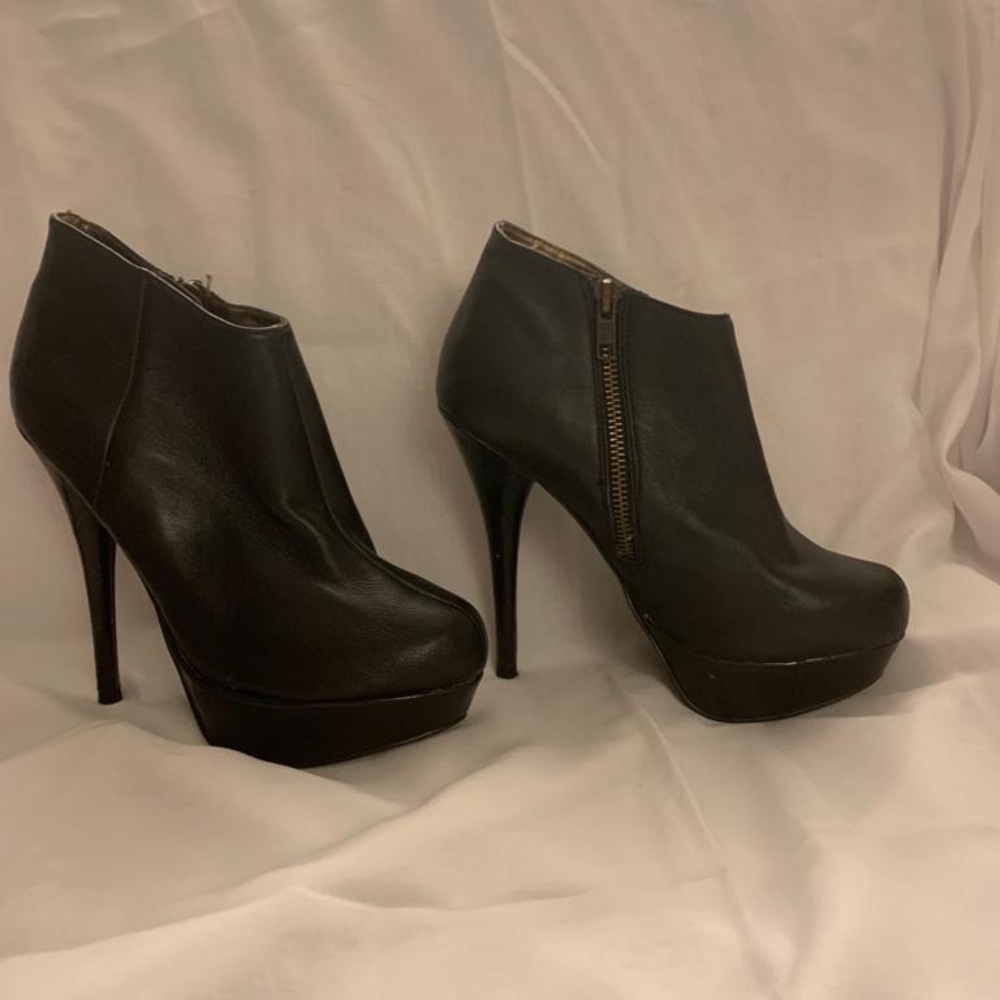 Steve Madden Black Leather Ankle Boots